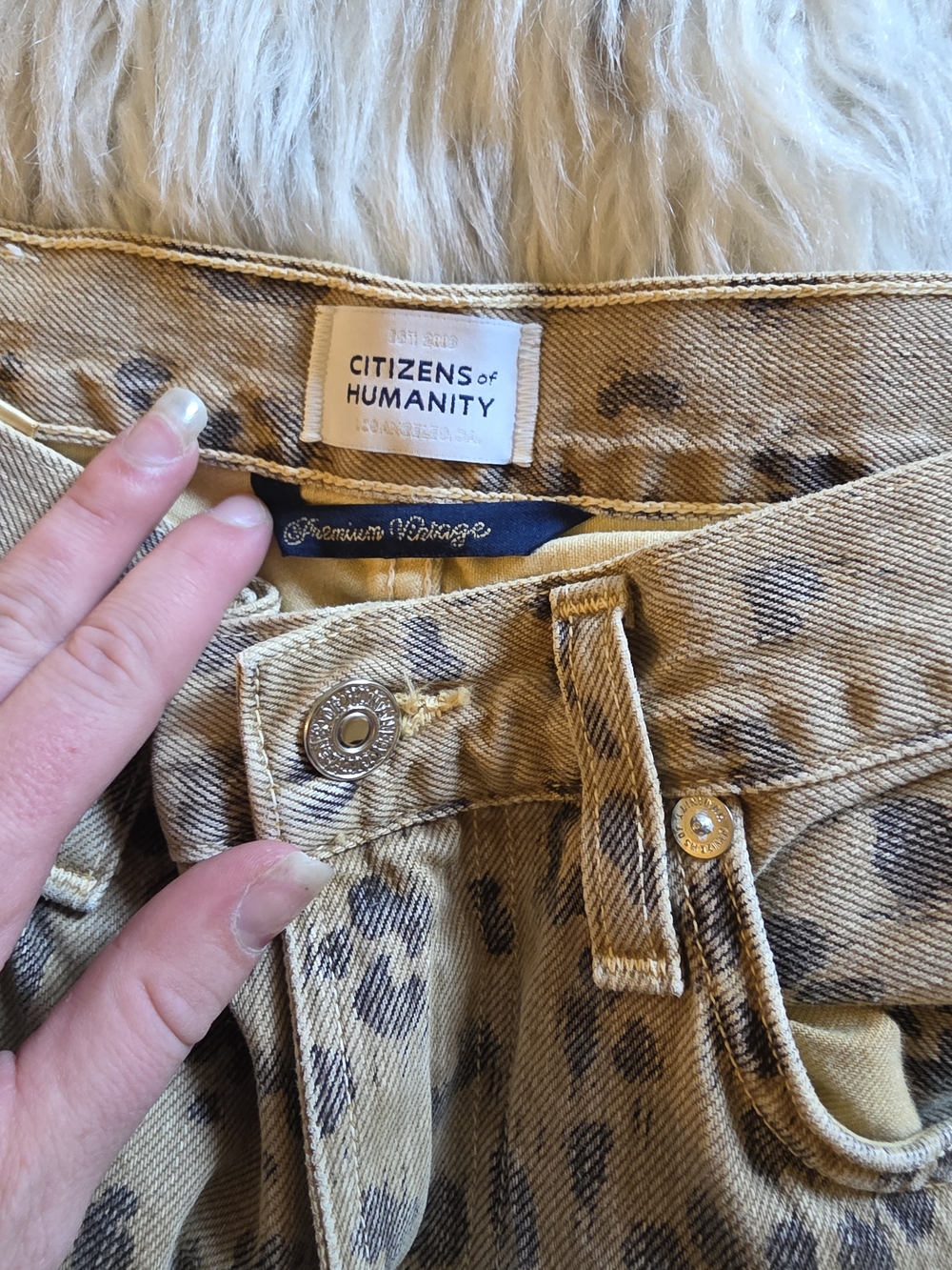 Citizens Of Humanity Miro Cheetah-Print Relaxed Barrel Jeans - Picture 4 of 11